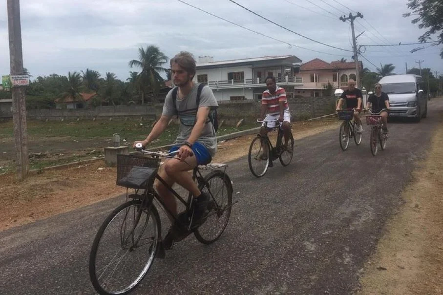 Scenic cycling tour through the tree-lined heritage streets of Jaffna