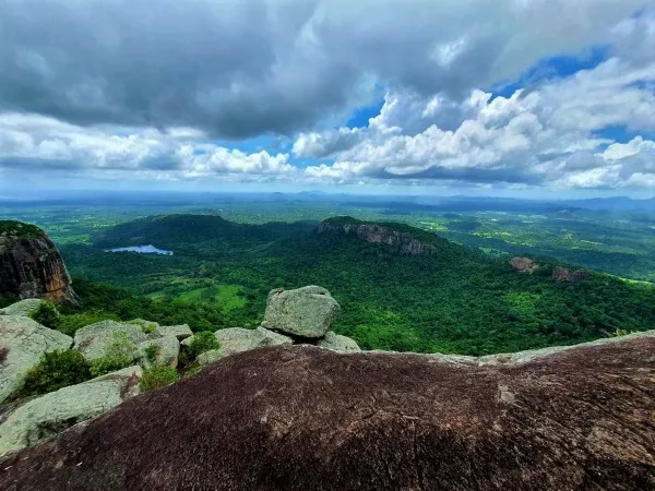 Dolukanda Mountain - Scenic landscape in The Central Highlands, Sri Lanka