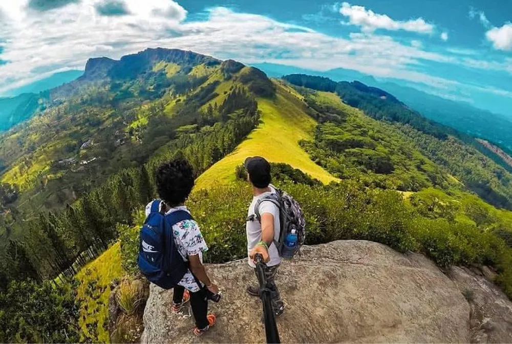 Hanthana Mountain Range - Scenic landscape in The Central Highlands, Sri Lanka