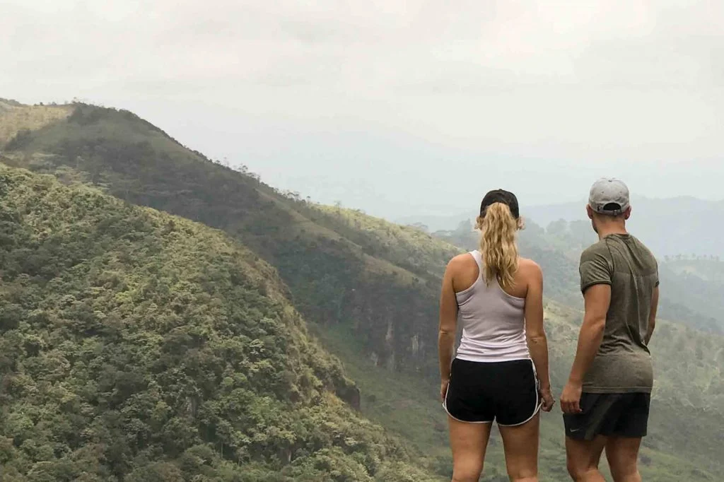 Trekking towards the Hanthana summits