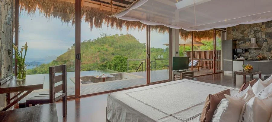 Luxury honeymoon resort overlooking the green valleys of Ella