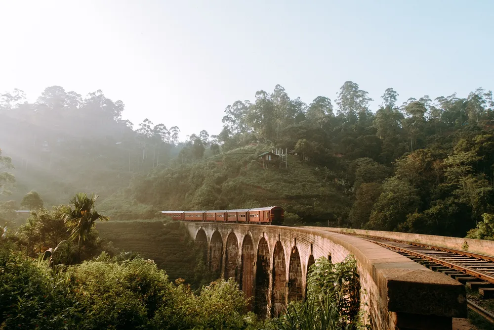 The Complete Guide to Public Transport in Sri Lanka: Trains, Buses, Tuk-Tuks & Apps