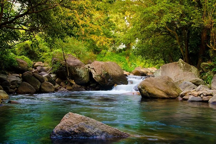 Stream trekking and natural swimming pools in Meemure