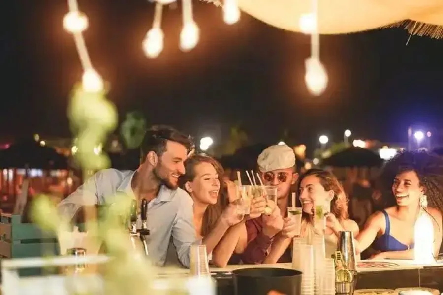 Beach Road nightlife pubs and cafes in Negombo