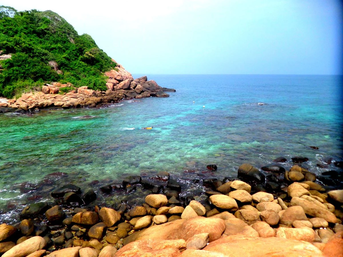 The rocky shores and coastal waters of Pigeon Island