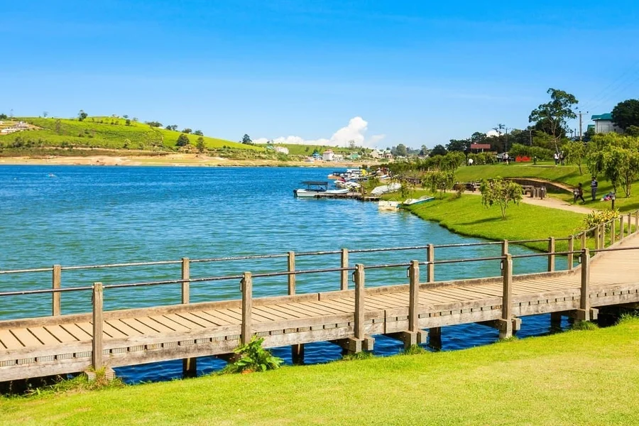 Scenic waterfront and surrounding landscape of Lake Gregory in Nuwara Eliya