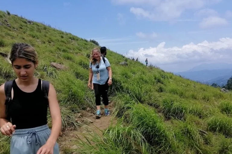 Day 1: Full-Day Guided Hanthana Mountain Hike & Viewpoints