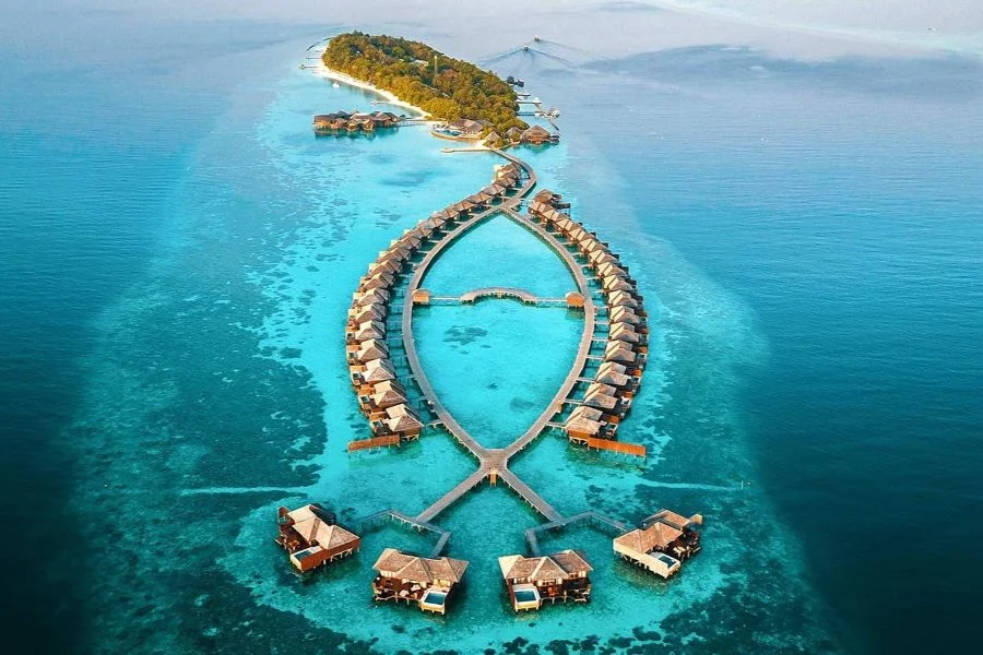Maldives Island Paradise & Turquoise Lagoon Leisure